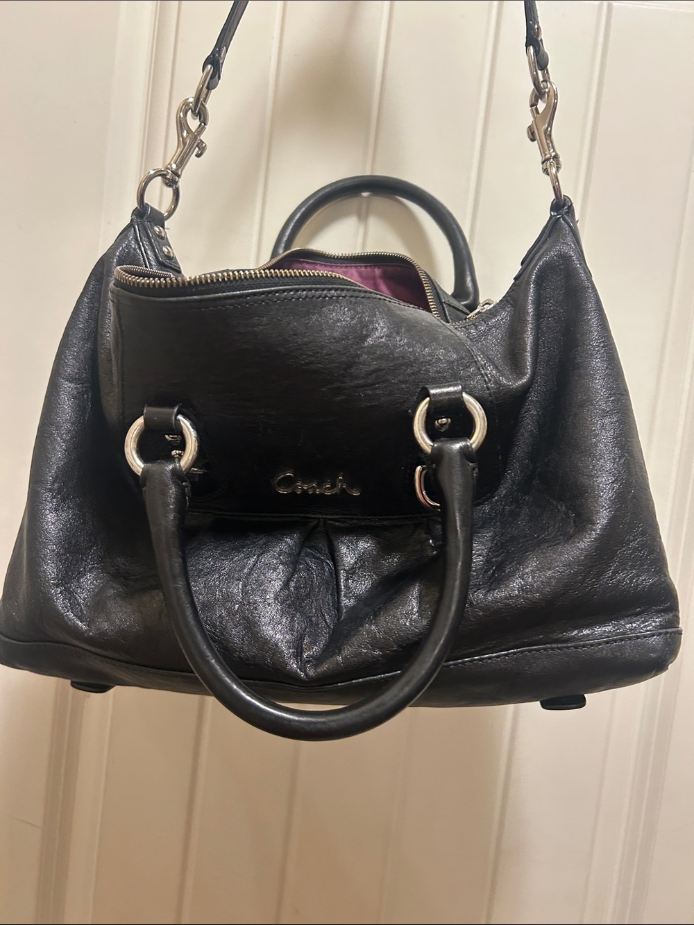 Vintage Ashley Coach Black Leather Shoulder Satchel with purpleLining